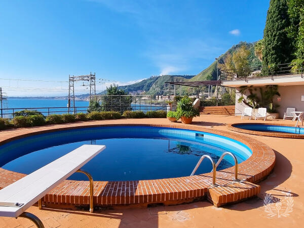 Taormina Beach Holiday — Messina